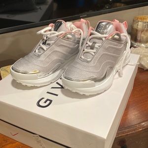 Givenchy tennis shoes‎